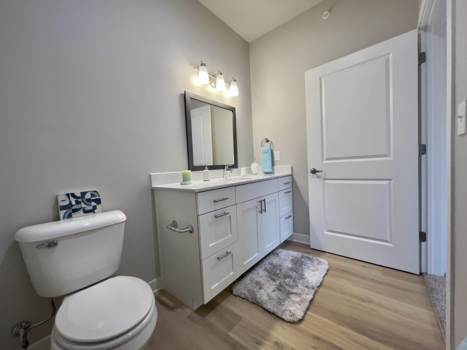 primary bathroom of 2 bedroom townhome at Water's Edge Apartments in Bloomington